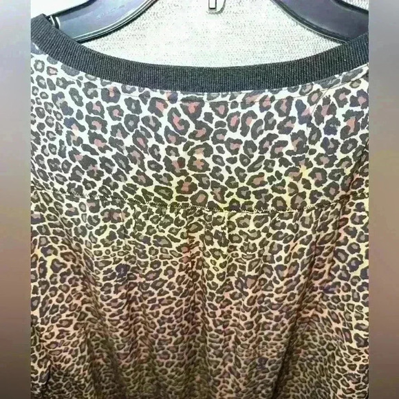 JOHNSTON & MURPHY Leopard Printed Knit Trim Blouse - Size Medium - NEW $99.50 - Picture 3 of 5